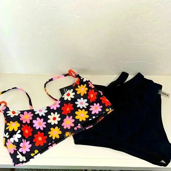 Swimsuit - Picture 1 of 10